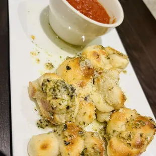 Garlic butter knots bread