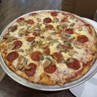 Pizza light sauce extra cheese