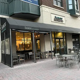 the outside of the restaurant