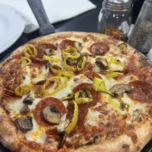 Pizza with pepperoni, mushrooms and banana peppers