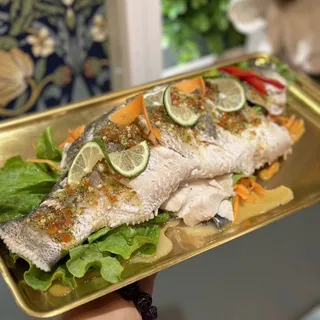 Steamed fish with lime and chillies