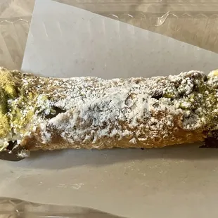 pistachio cannoli