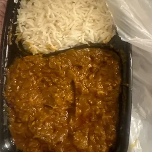 Supposed goat curry not even single meat inside should call it onions curry