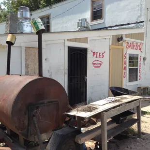 ows the outside of the building