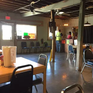 ows the interior of a restaurant