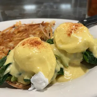 Veggie Eggs Benedict w/ tomato, spinach and avocado