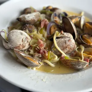 Clams &amp; linguini