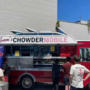 people ordering food