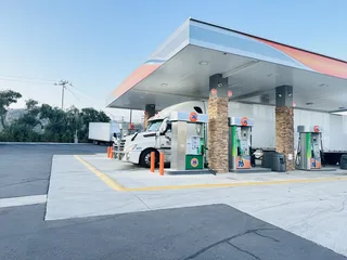 76 Grand Liquor Gas and Food