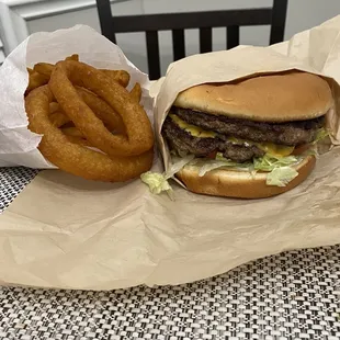 Super cheeseburger basket