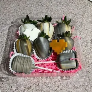 Chocolate covered strawberries
Chocolate dipped marshmallows