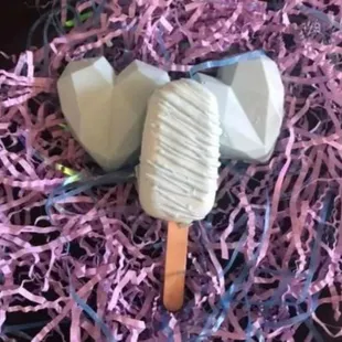 Cakecicles
Cake filled mini hearts