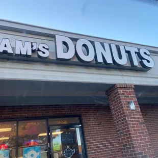 Sam&apos;s Donuts