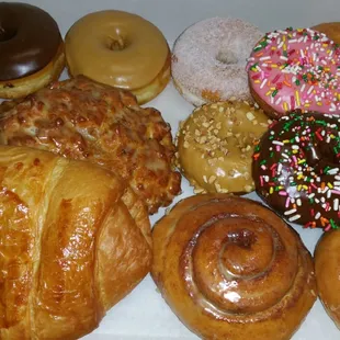 yummy buy one dozen get bakerdonuts yeyyy how sweet