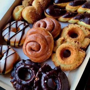 Sam&apos;s Donuts: regular mixed dozen, $13