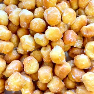 a close up of a pile of peanuts