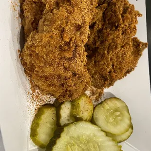 Crispy chicken with a side of pickles