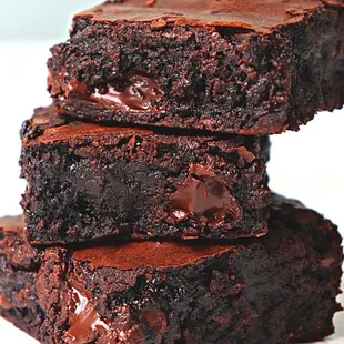 a stack of brownies