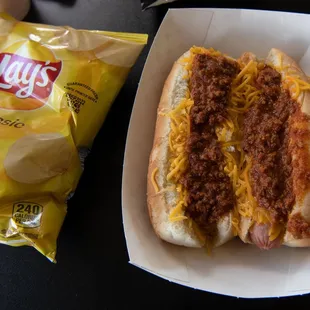 Chili cheese dogs with chips