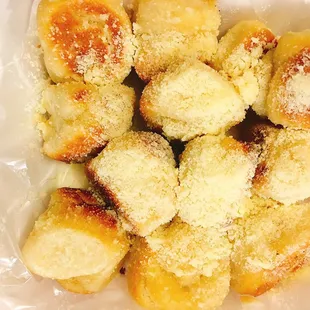 Garlic knots