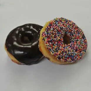 Look at the thick chocolate glaze~~ mmmm....nom nom nom