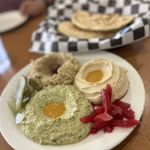 3 HUMMUS TRIO