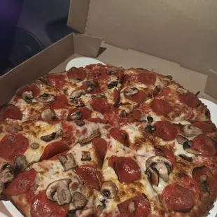 Delicious pizza! Kinda reminds me of Hungry Howies! Definitely my go-to pizza here.