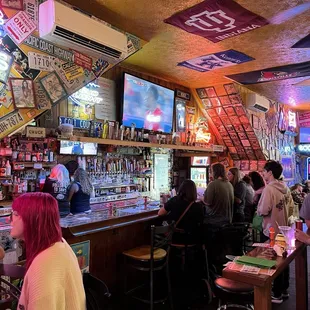 Bar, go up and order