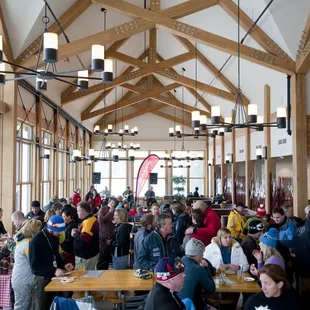 a large group of people eating