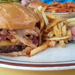 smoke house burger. really it's a pulled pork sandwich with a side of beef. look at that patty.