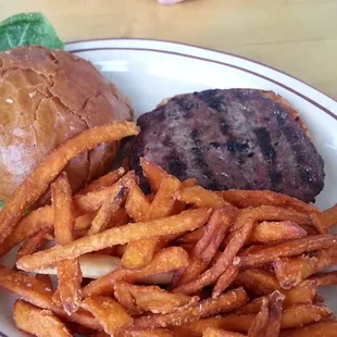 burger with single patty. it's tiny.