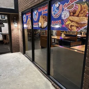 the outside of the restaurant