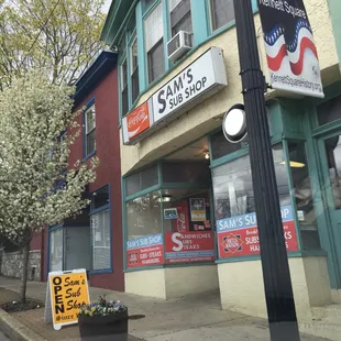 a sign for sam's sub shop