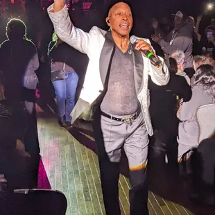 Jeffrey Osborne in the audience.