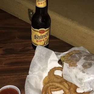 Yes they have food, bring cash.