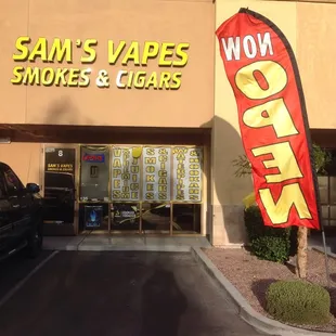 https://maps.gstatic.com/m/streetview/?q=Sam%27s+Vapes+Smokes+%26+Cigars&amp;layer=c&amp;z=17&amp;sll=36.083094,-115.207360&amp;cid=777660372242