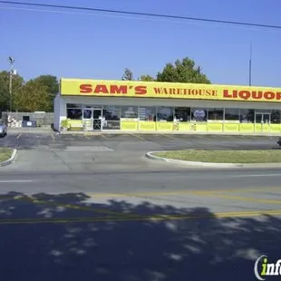 the front of sam&apos;s warehouse liquor