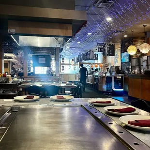 sushi and sashimi, interior