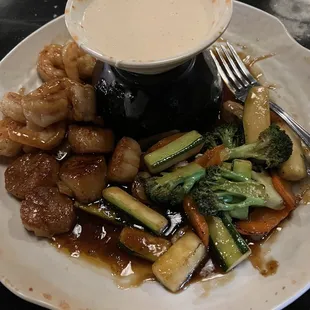 Hibachi Shrimp &amp; Scallop Dinner fried rice was under the bowl