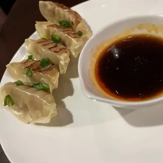 SPICY CHICKEN GYOZA DUMPLINGS (5pc)