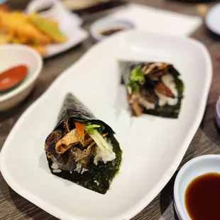 Salmon skin hand roll