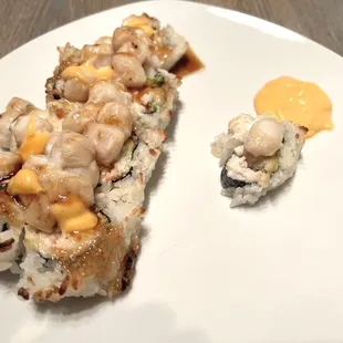 Baked Scallop Roll. Scallops are firm, buttery and warm. Seared rice is cringy and had to remove myself.