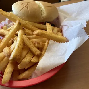 Seasoned fries and Cheeseburger