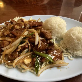 Mongolian Beef, not so great. Styrofoam noodles make it look like there is more than there really is.