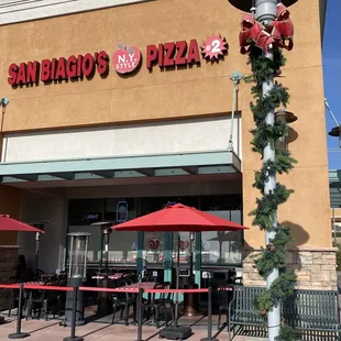  the outside of the restaurant