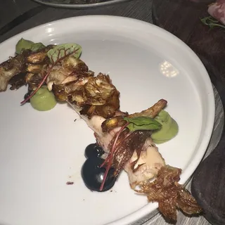 Spaghettoni Al Nero Di Seppia Con Alici Burro E Pane Croccante