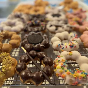 donuts, dough desserts, food