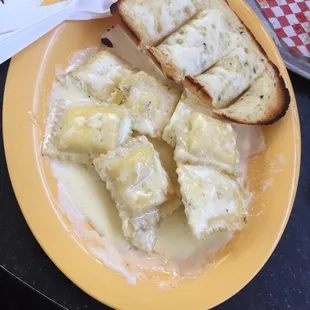 The ravioli with white sauce