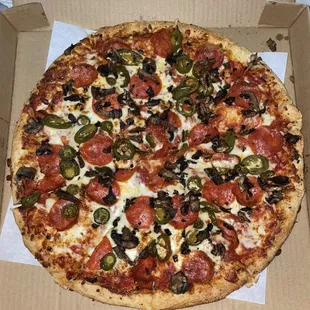Pepperoni, mushrooms and jalapeño Pizza