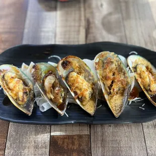 a platter of clams